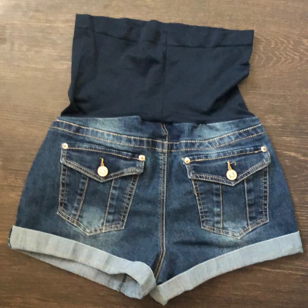 Maternity shorts - Picture 2 of 3